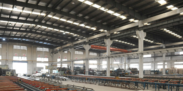 鋁型材加工過(guò)程中出現擦傷的原因及解決辦法